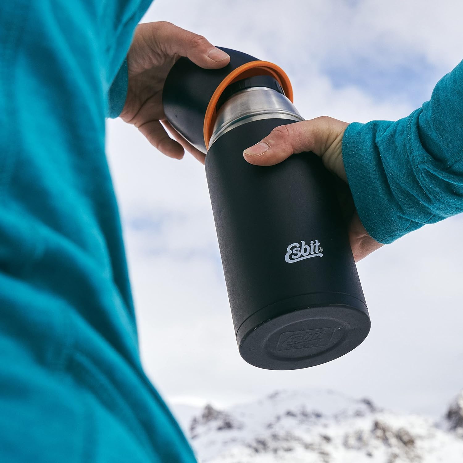 Esbit CLASSIC Isolierflasche schwarz in Hand