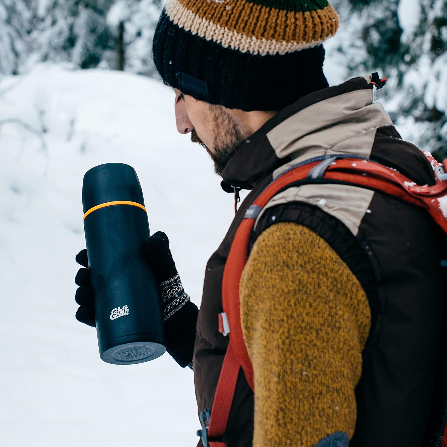 Esbit CLASSIC Isolierflasche schwarz in Hand