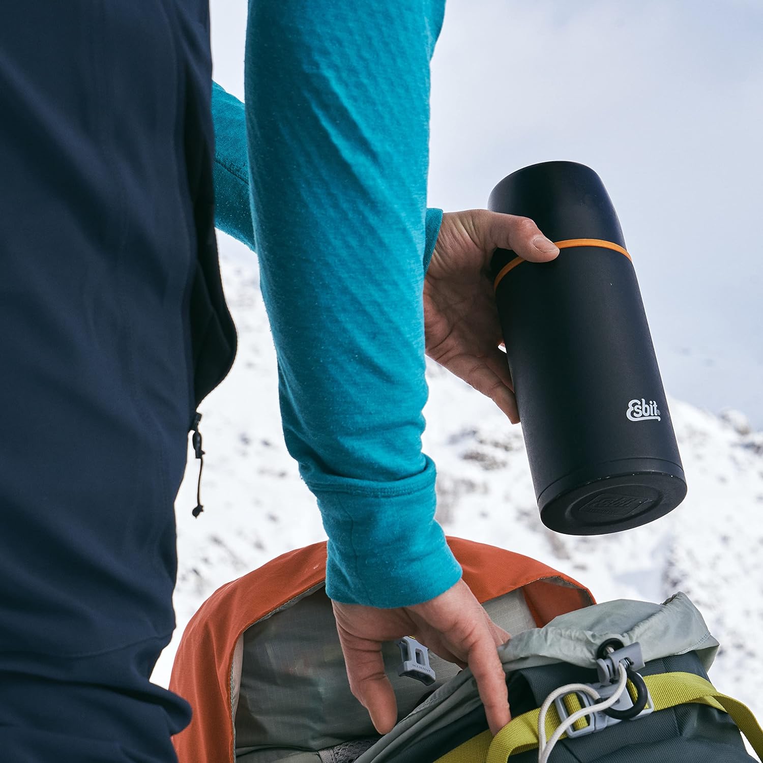 Esbit CLASSIC Isolierflasche schwarz in Rucksack packen