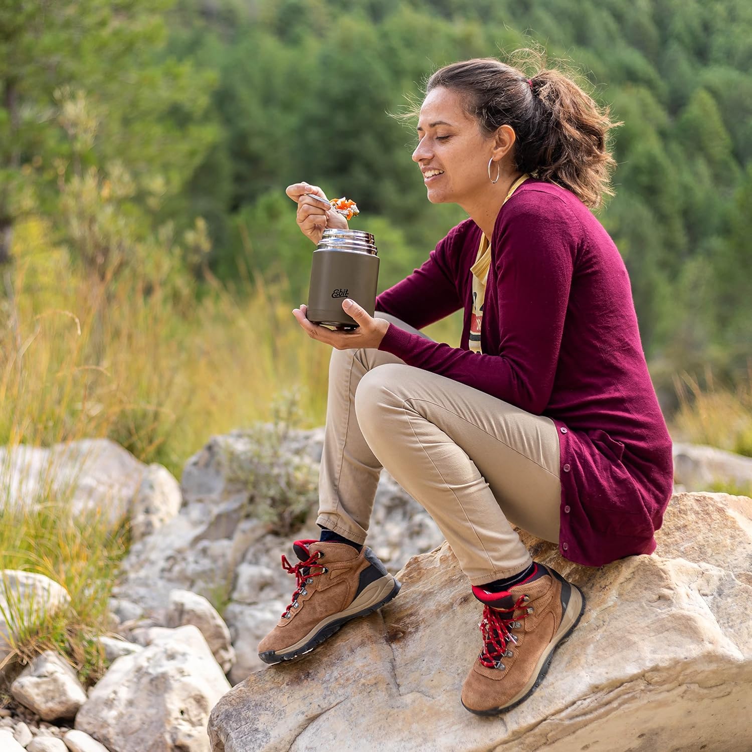 Esbit CLASSIC Thermobehälter grün Edelstahl Frau isst aus Thermobehälter