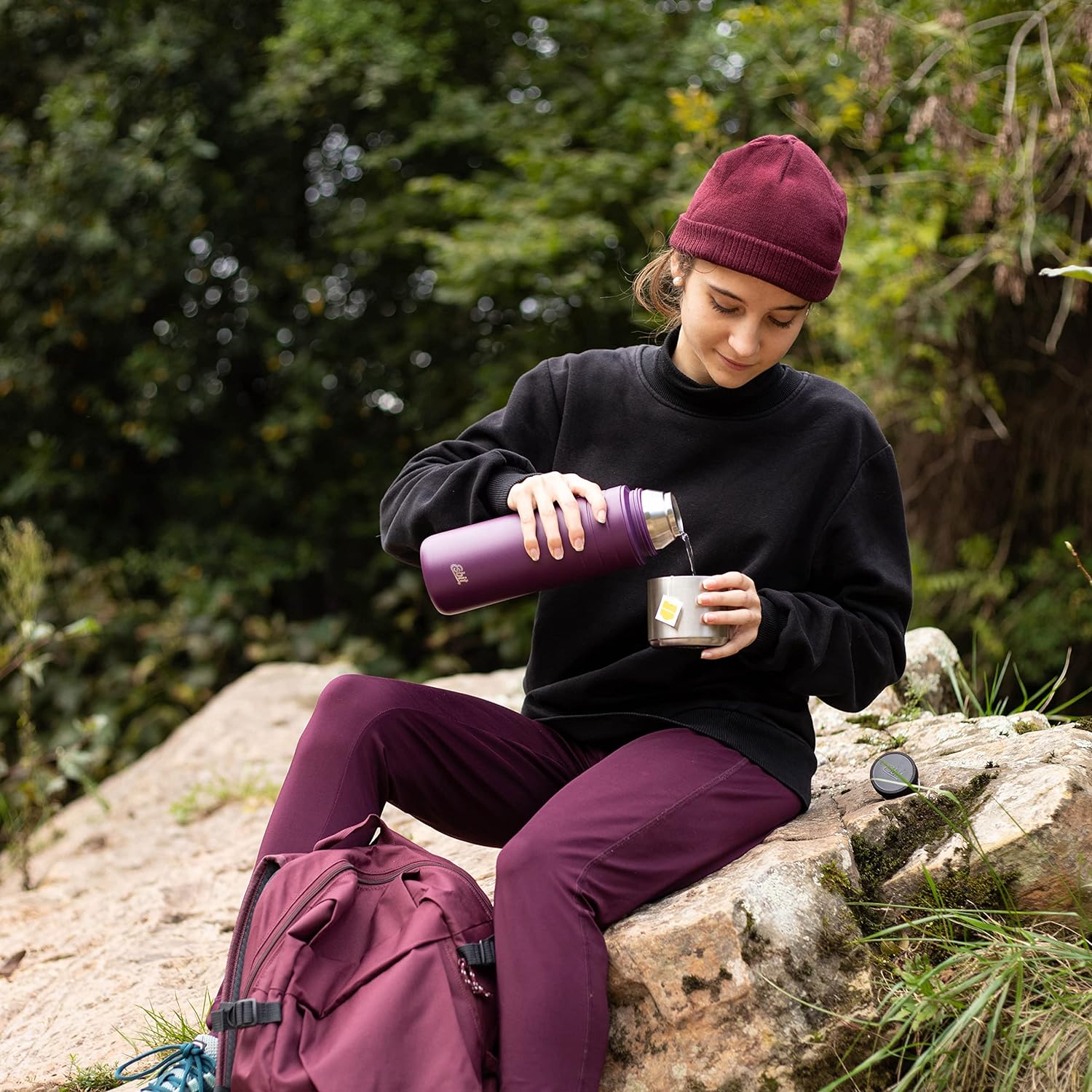 Esbit MAJORIS Isolierflasche Lila 1000 ml bei Pause in der Natur