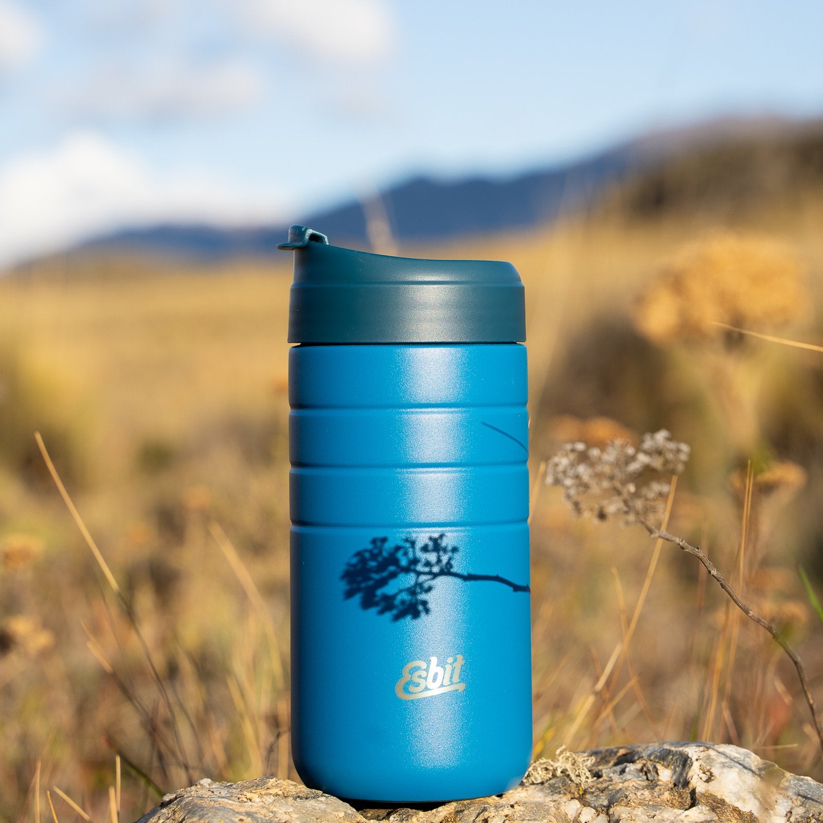 Esbit MAJORIS Thermobecher mit Klickverschluss Blau 450 ml in der Natur