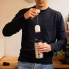 Esbit MAJORIS Thermobecher mit Klickverschluss Edelstahl 450 ml mit Tee im Teebeutel