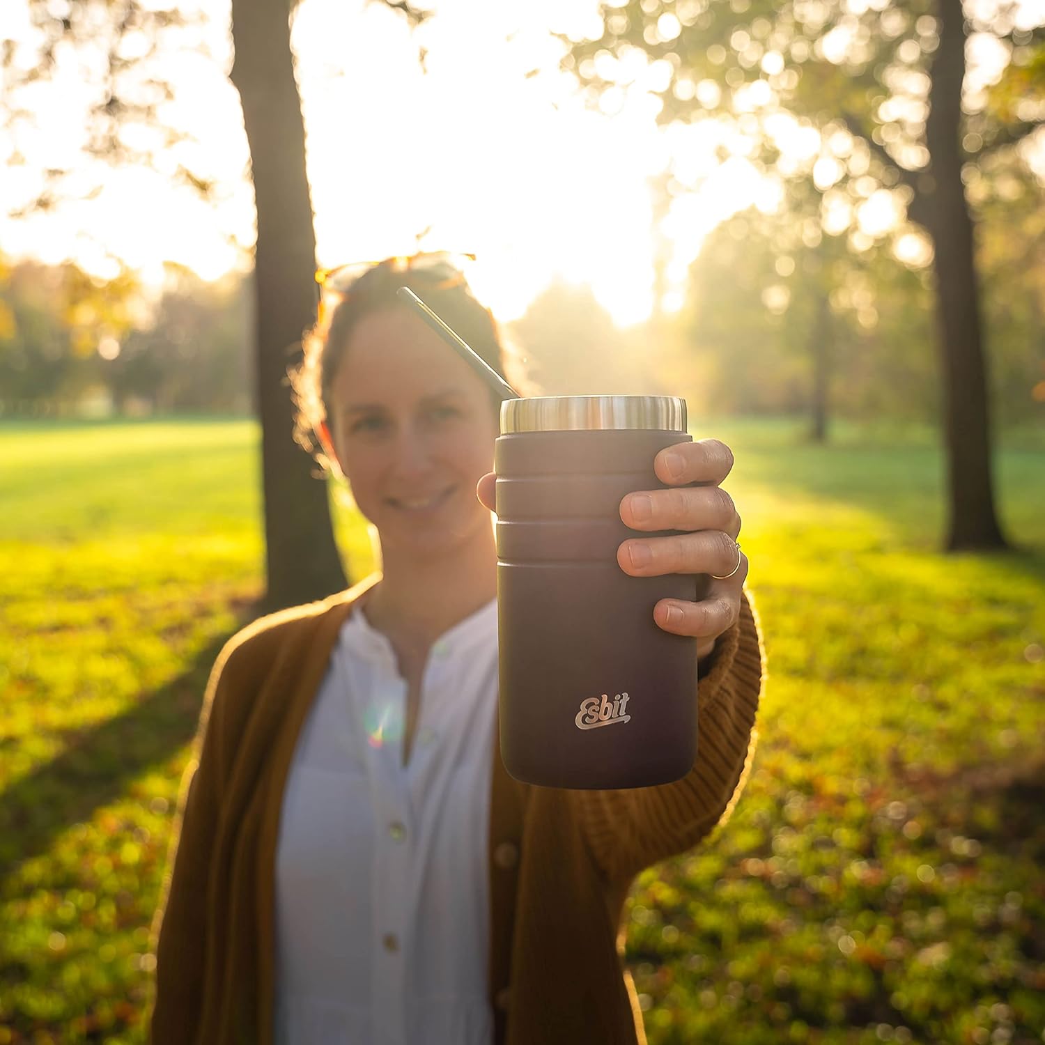 Esbit MAJORIS Thermobehälter für Essen Lila 550 ml in Kamera gehalten
