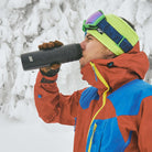 Esbit MAJORIS Thermo Trinkflasche Schwarz bei Pause im Ski