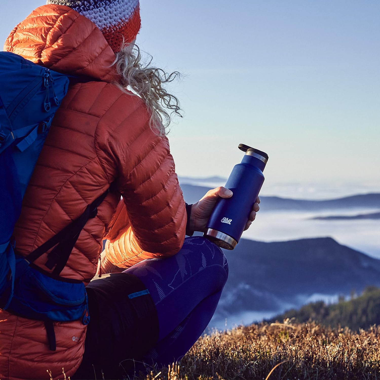 Esbit PICTOR Thermo Trinkflasche Blau beim Wandern