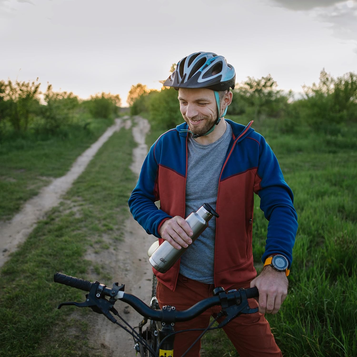 Esbit PICTOR Thermo Trinkflasche Edelstahl beim Radfahren