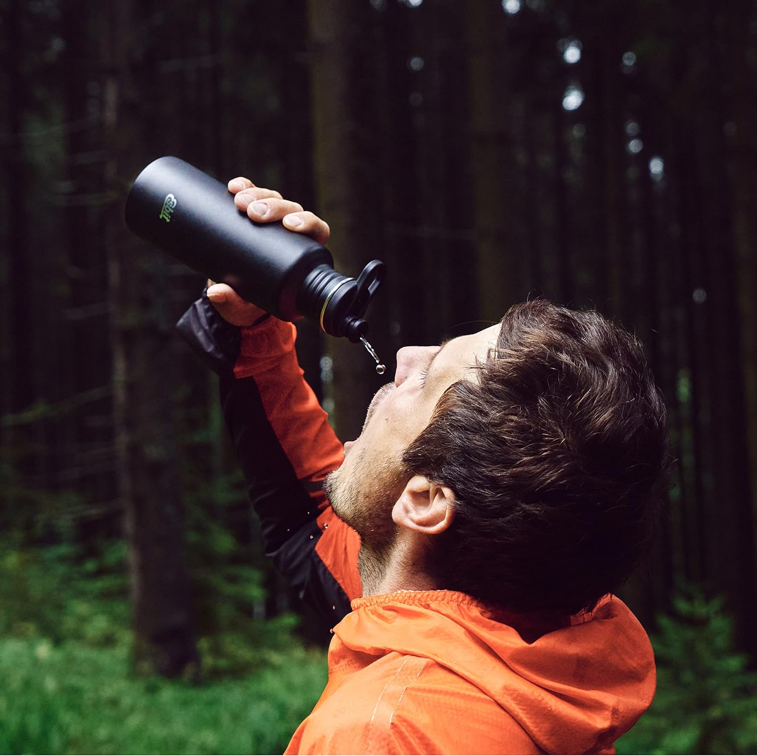 Esbit PICTOR Sportflasche Schwarz bei Pause beim Sport