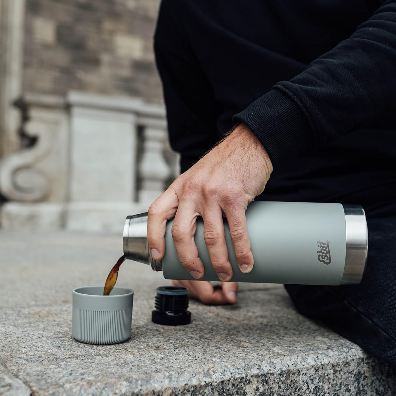 Esbit SCULPTOR Isolierflasche Grau in der Stadt