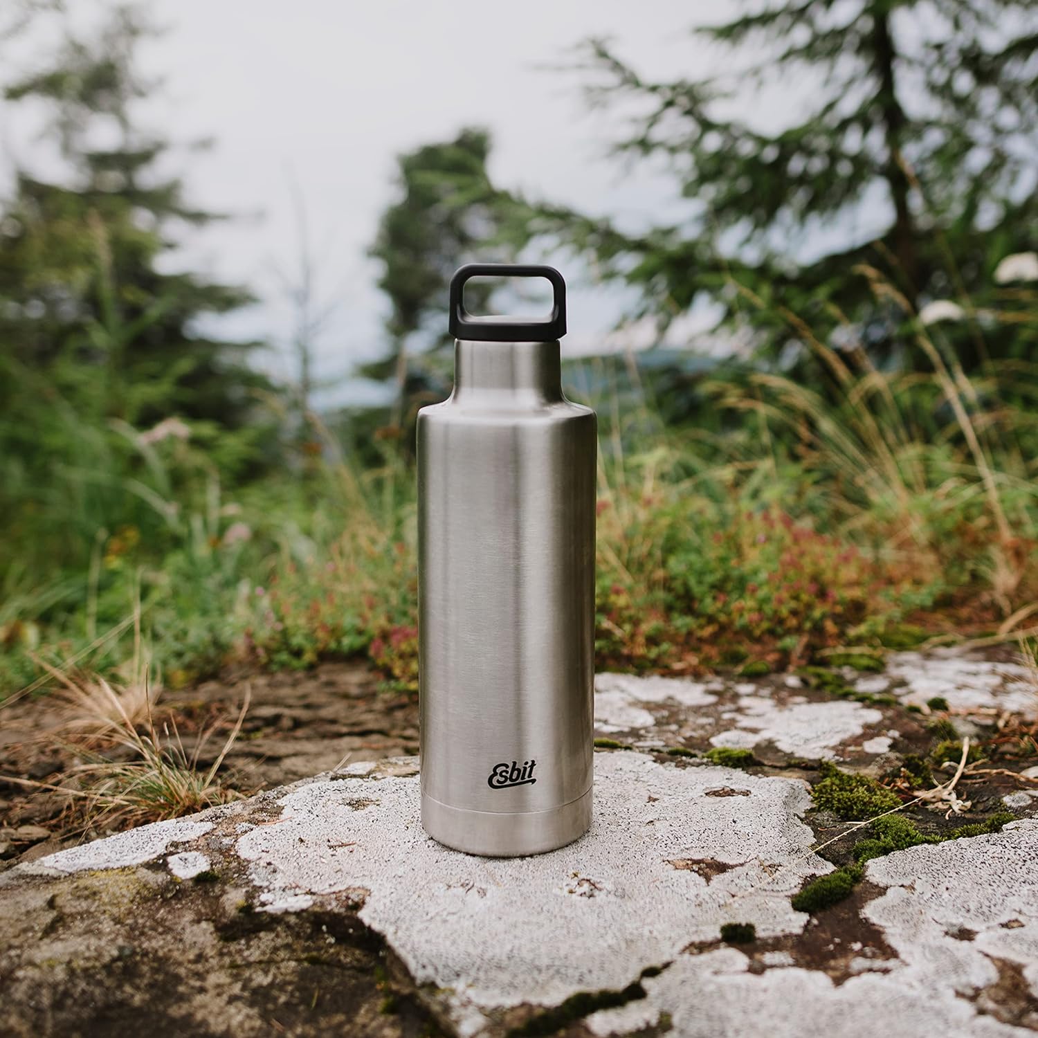 Esbit SCULPTOR Thermo Trinkflasche Edelstahl in der Natur