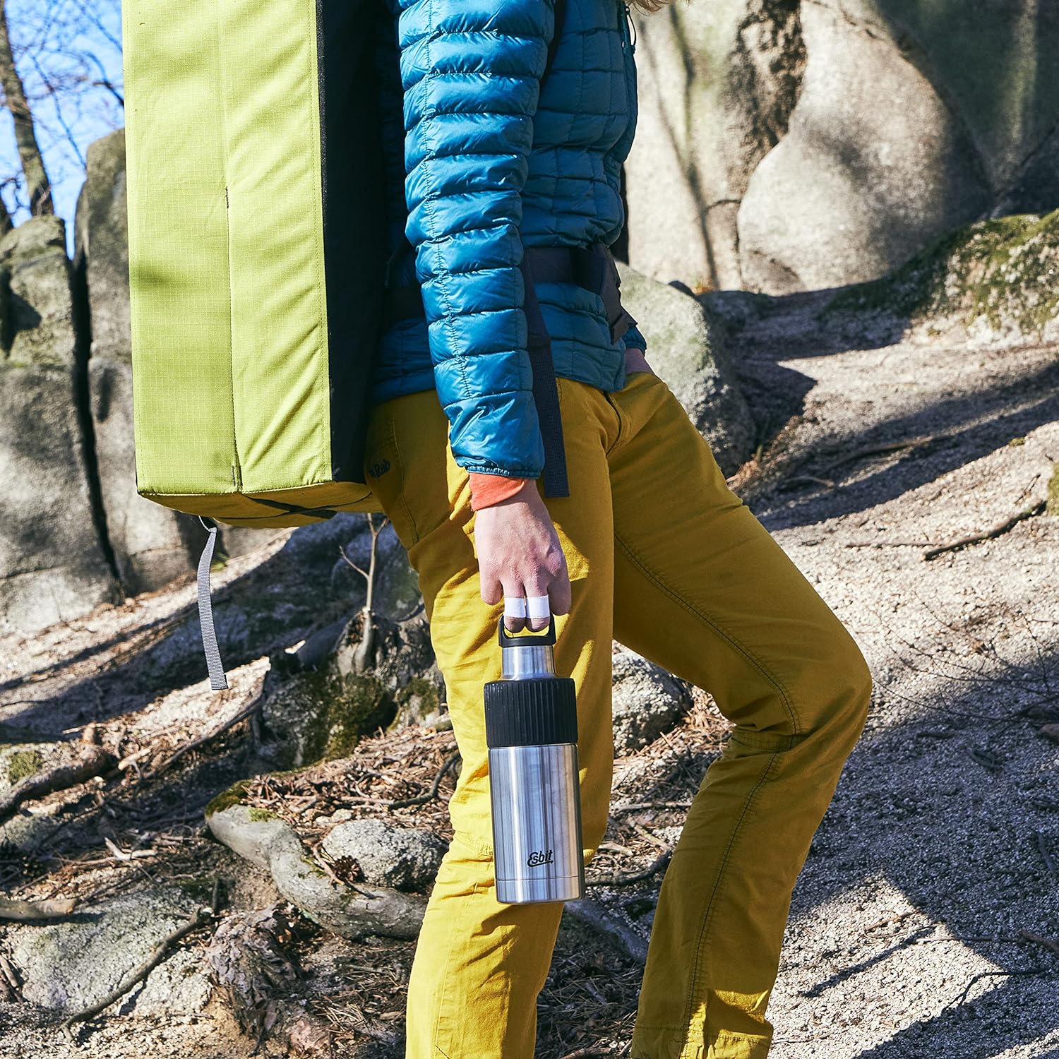 Esbit SCULPTOR Thermo Trinkflasche Edelstahl 1000 ml mit Manschette beim Wandern