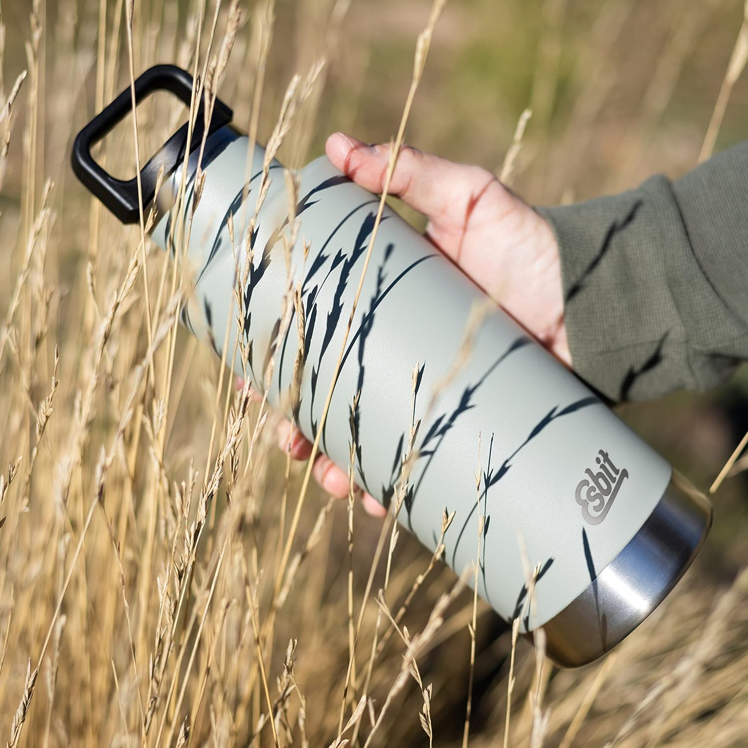 Esbit SCULPTOR Thermo Trinkflasche Grau in der Natur