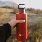 Esbit SCULPTOR Edelstahl Trinkflasche Rot beim Wandern
