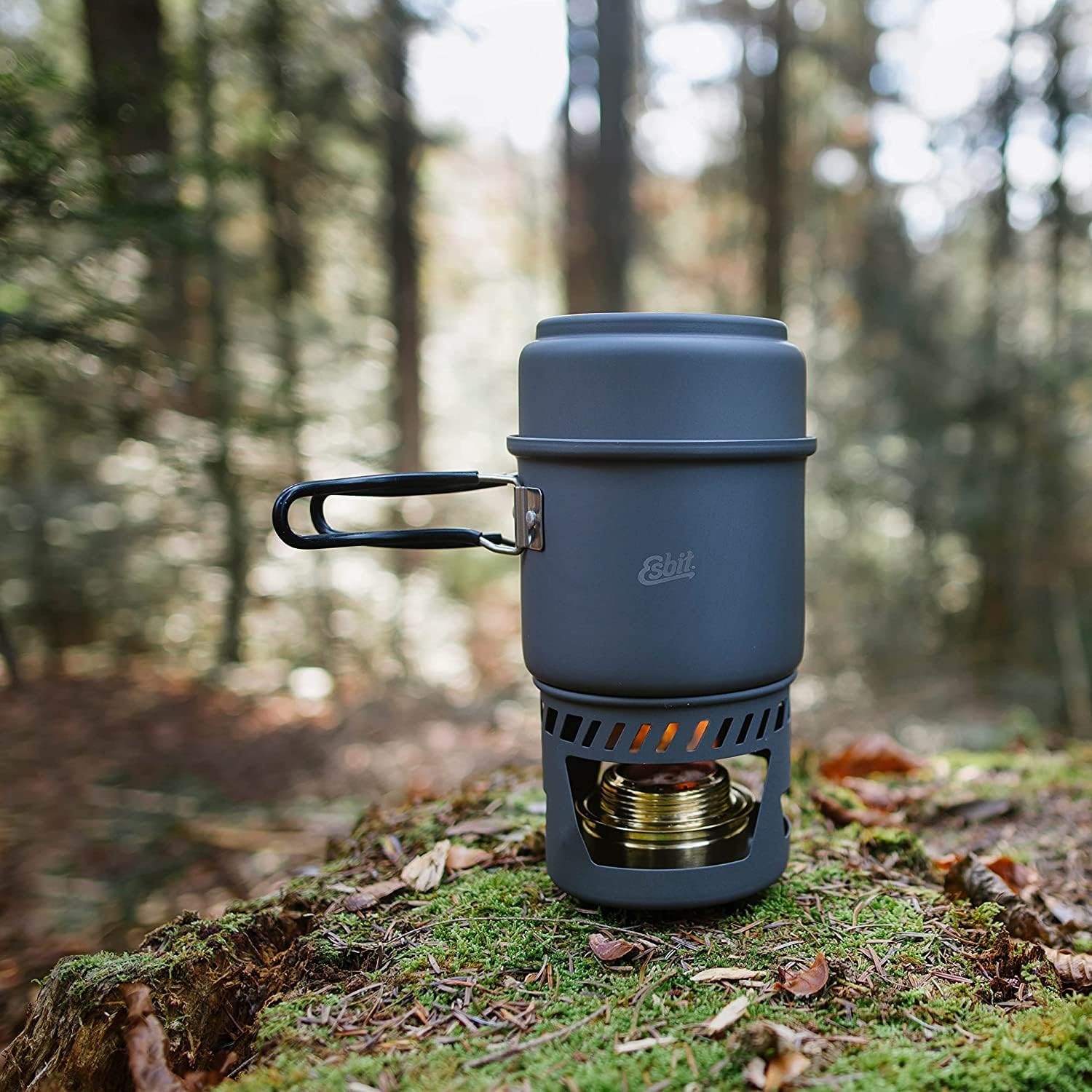 Esbit Spiritus Kocher Aluminium 985 ml beim Kochen im Wald