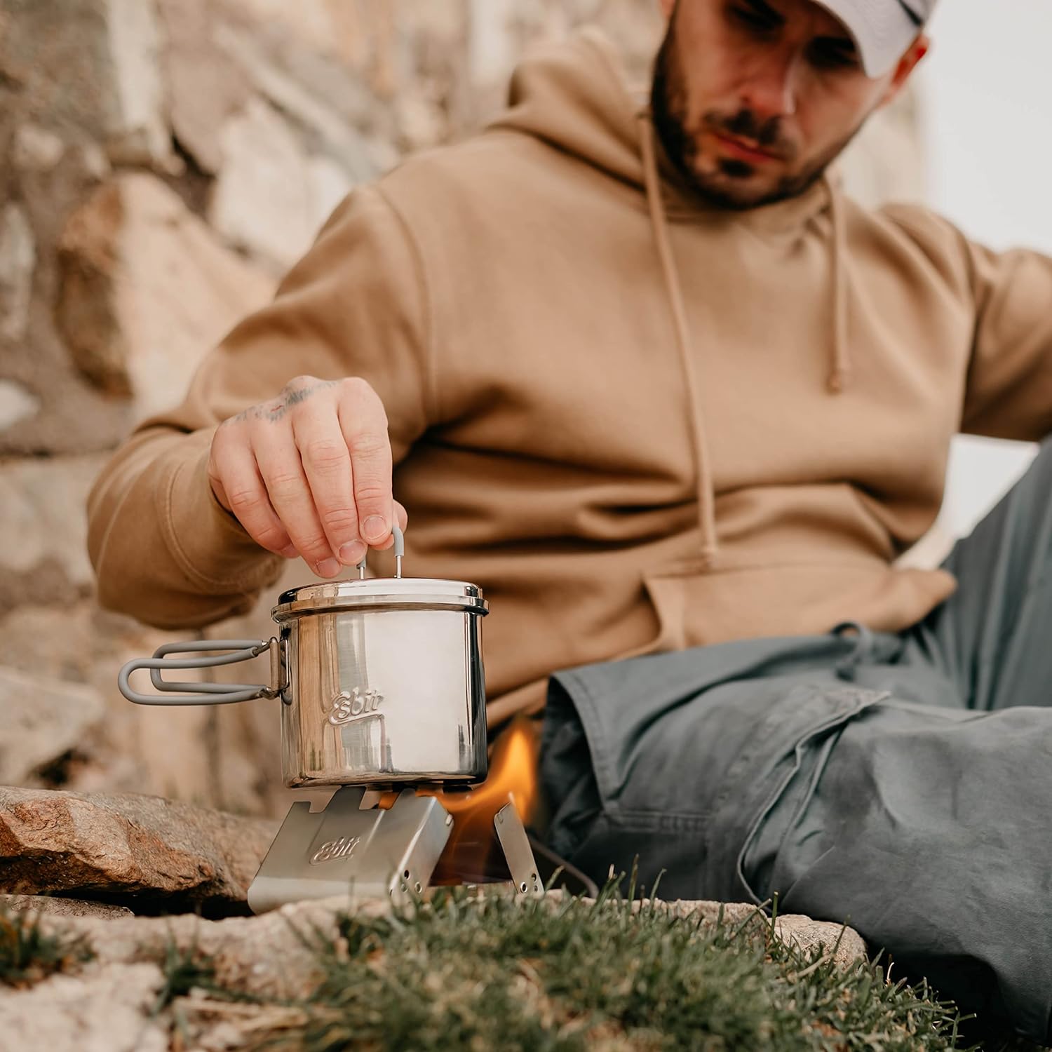 Esbit Camping Topf aus Edelstahl 625 ml Topf beim Kochen