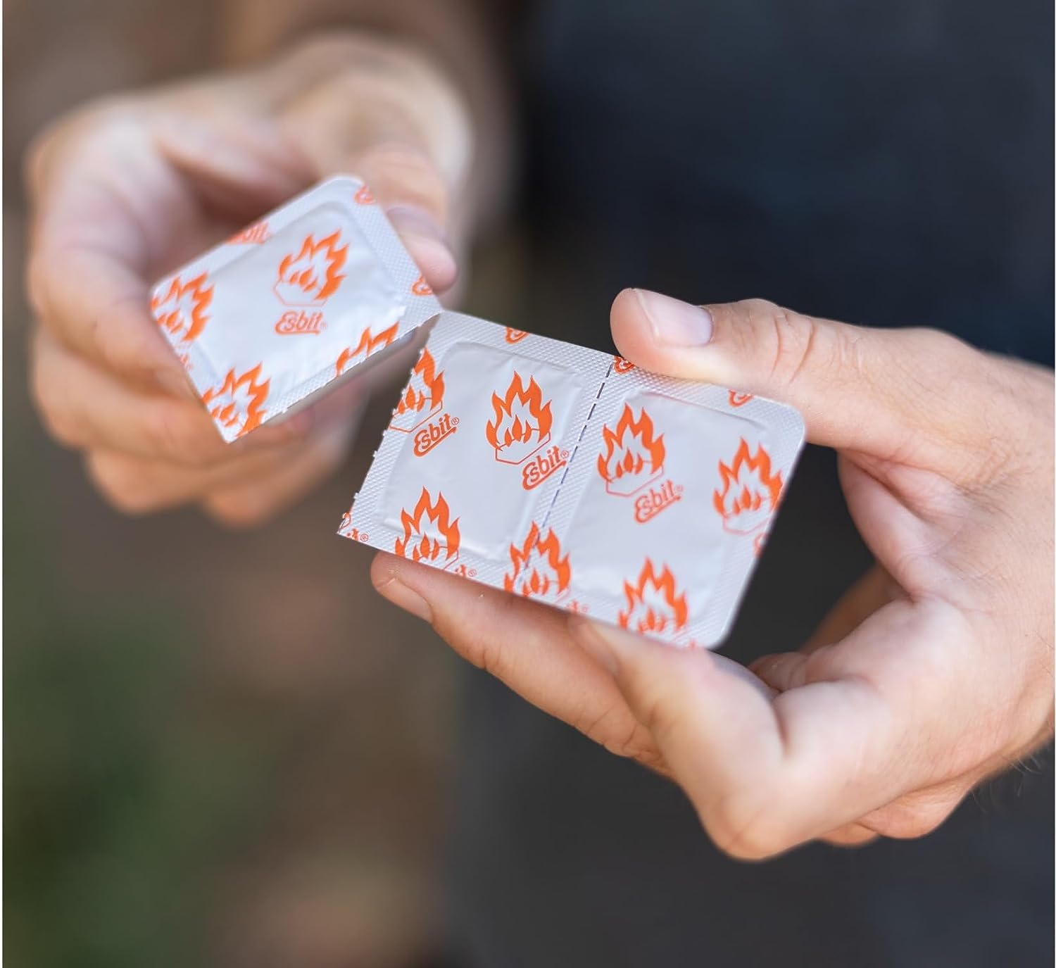 Esbit Trockenbrennstoff Tabletten in Blister in Hand
