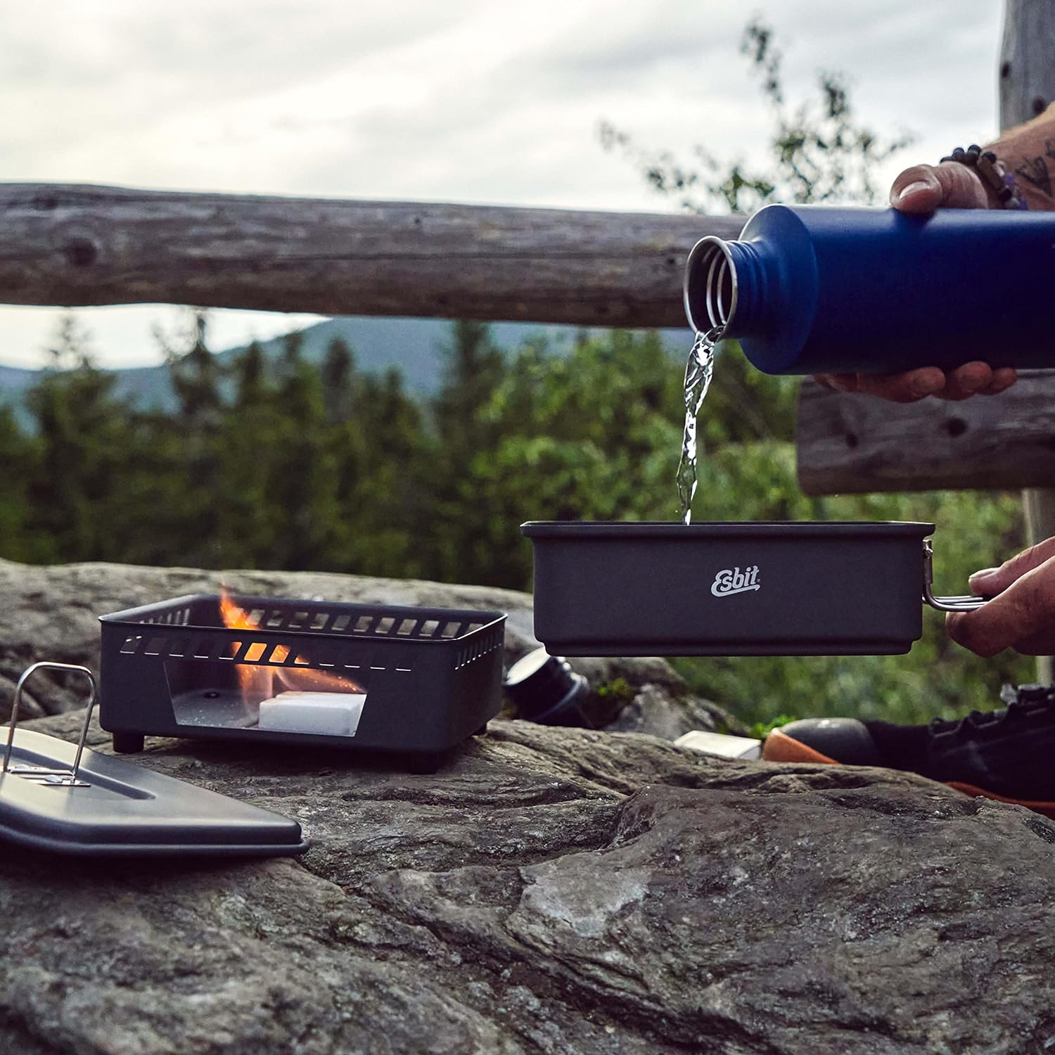 Esbit Kochset Aluminium 1100 ml beim Kochen in der Natur