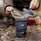 Esbit Camping Kochset Aluminium 585 ml beim Kochen in der Natur