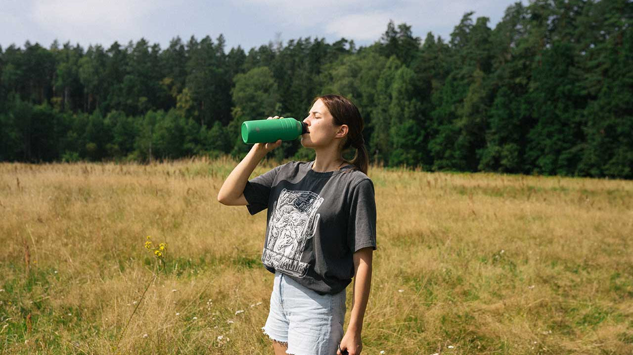 Esbit MAJORIS Trinkflasche in Grün 1000 ml bei Pause in der Natur