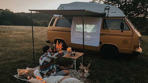 Esbit Topf aus Edelstahl, 1600 ml mit Popcorn beim Vanlife-Kinoabend