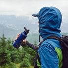 Esbit PICTOR Sportflasche Blau bei Pause beim Wandern
