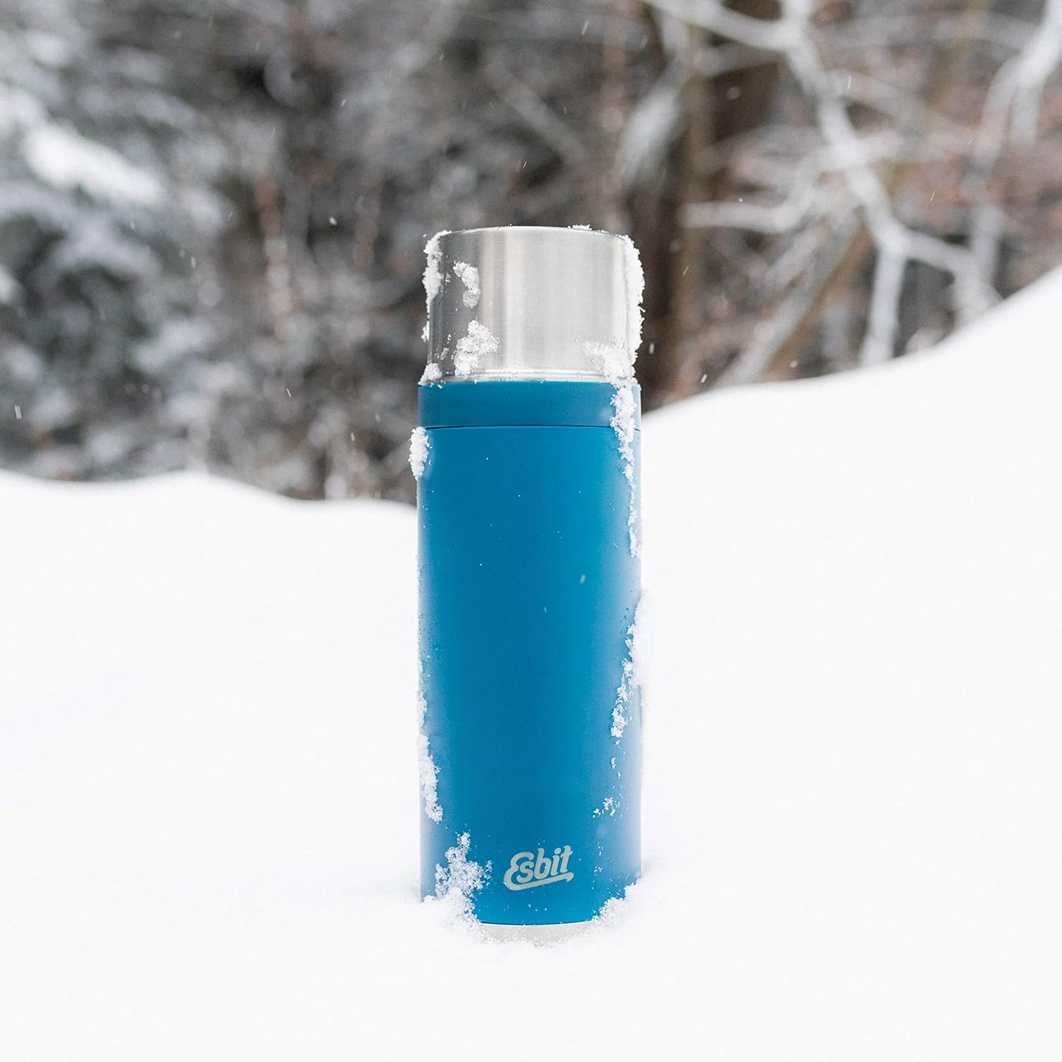 Esbit SCULPTOR Isolierflasche Blau im Schnee