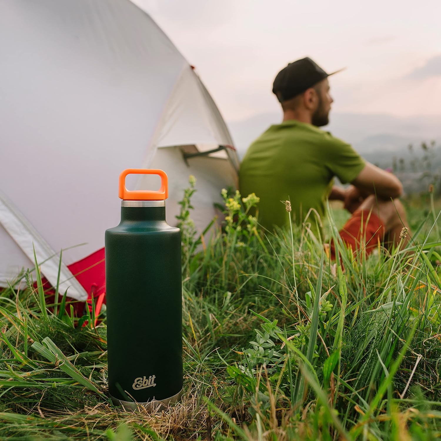 Esbit SCULPTOR Thermo Trinkflasche Grün beim Campen