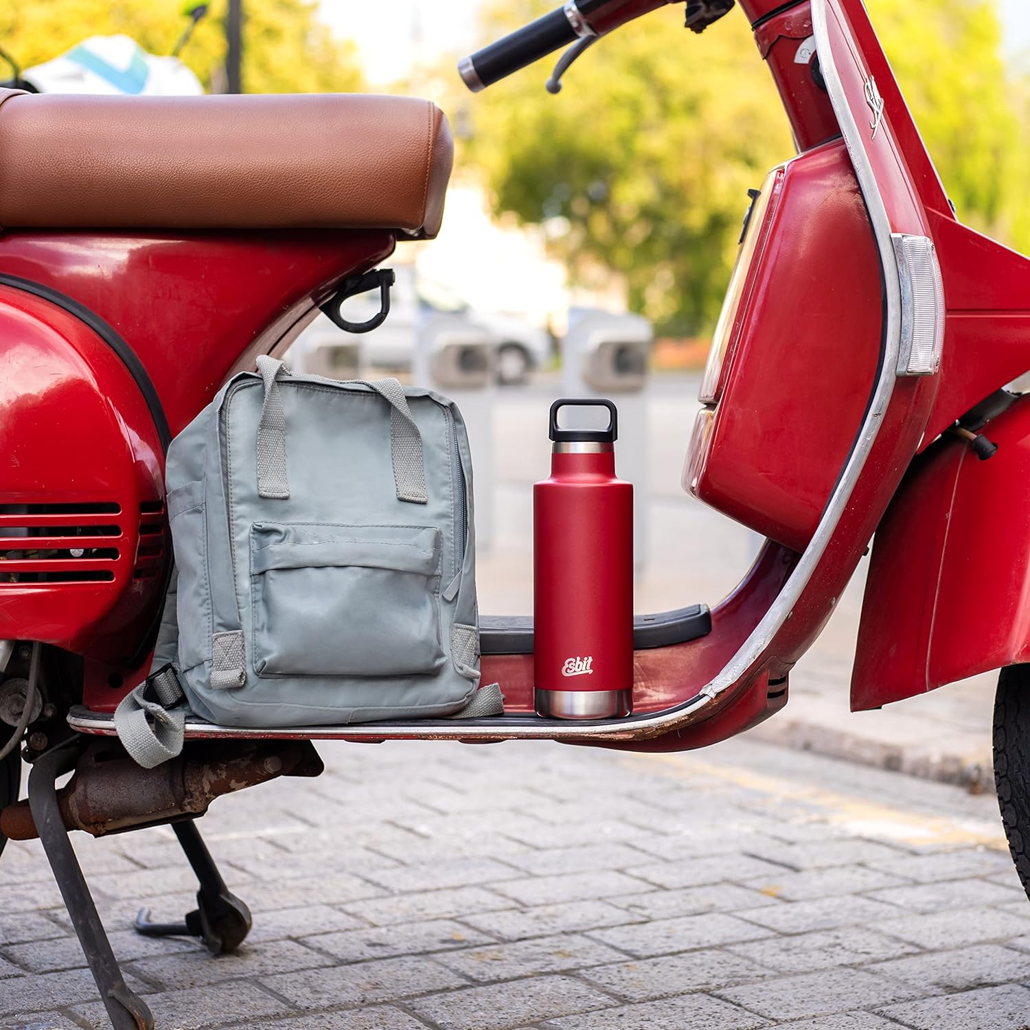 Esbit SCULPTOR Thermo Trinkflasche Rot auf Motorroller