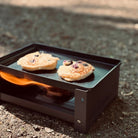 Esbit Trockenbrennstoff Plancha mit Blaubeer Pancakes und Flamme