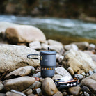 Esbit Camping Kochset Aluminium 585 ml beim Kochen am Fluss